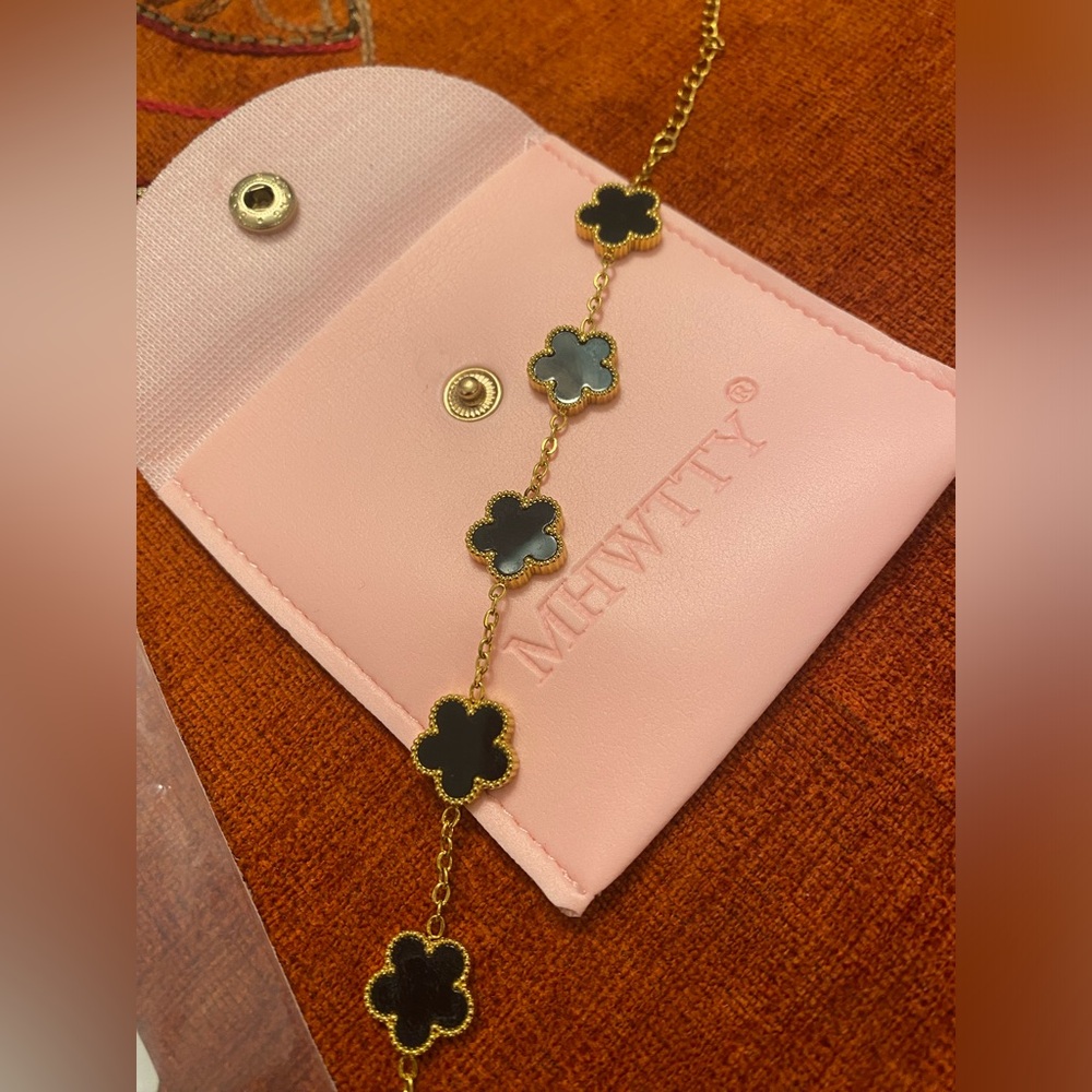 Clover bracelet